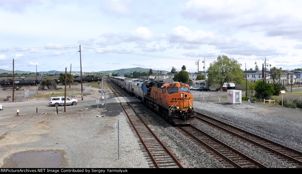 BNSF #5881 pulling Amtraks #11 through Fairfield